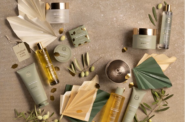 ローズバッドの「ミチ」が好調 オトナの女性に上品なアレンジを提案